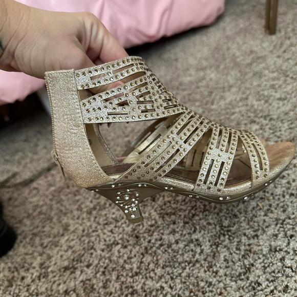 Girls sequined heeled sandals 13 EUC - Picture 2 of 3